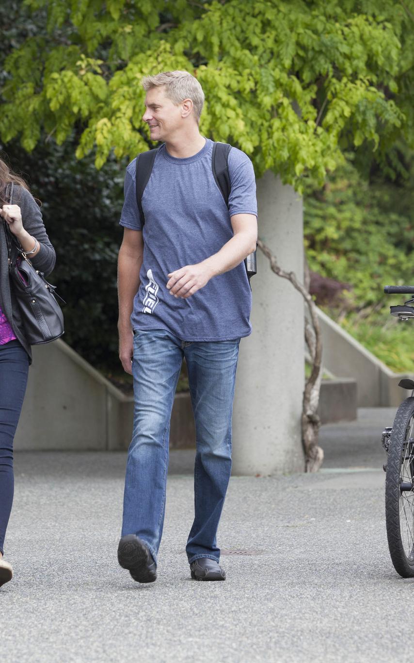 Students walking at VIU campus